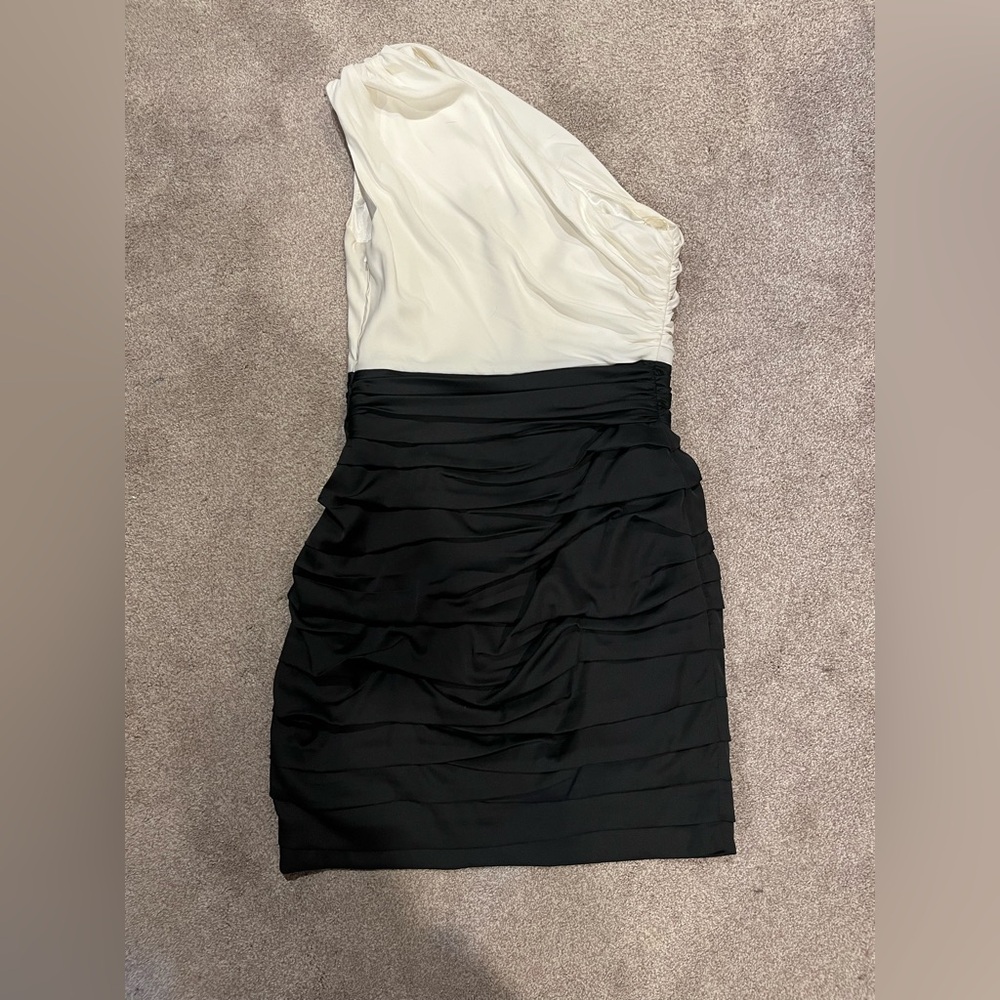 Express One Shoulder Dress - Picture 3 of 4